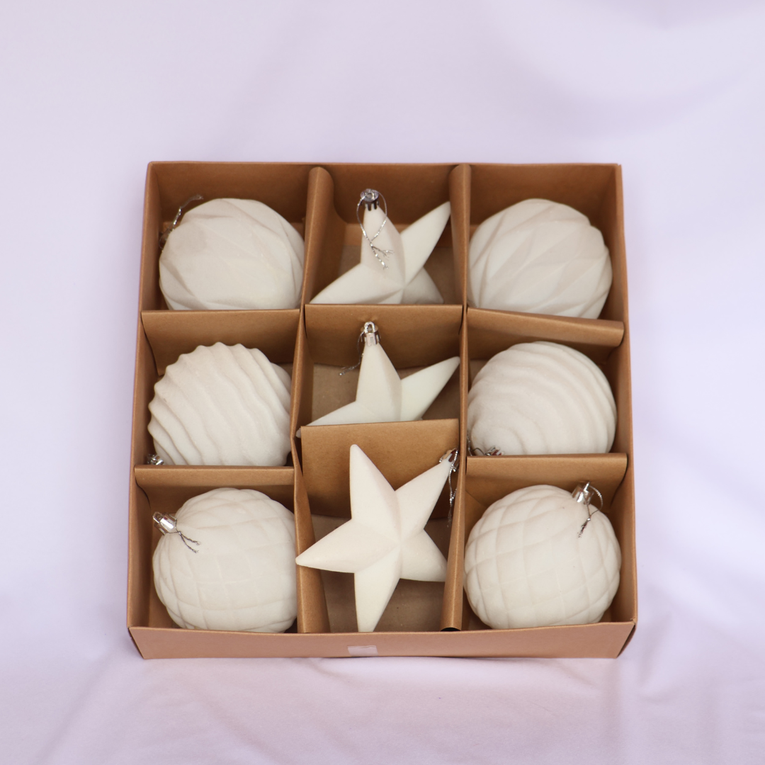 Caja de Esferas y Estrellas en terciopelo - Blanca