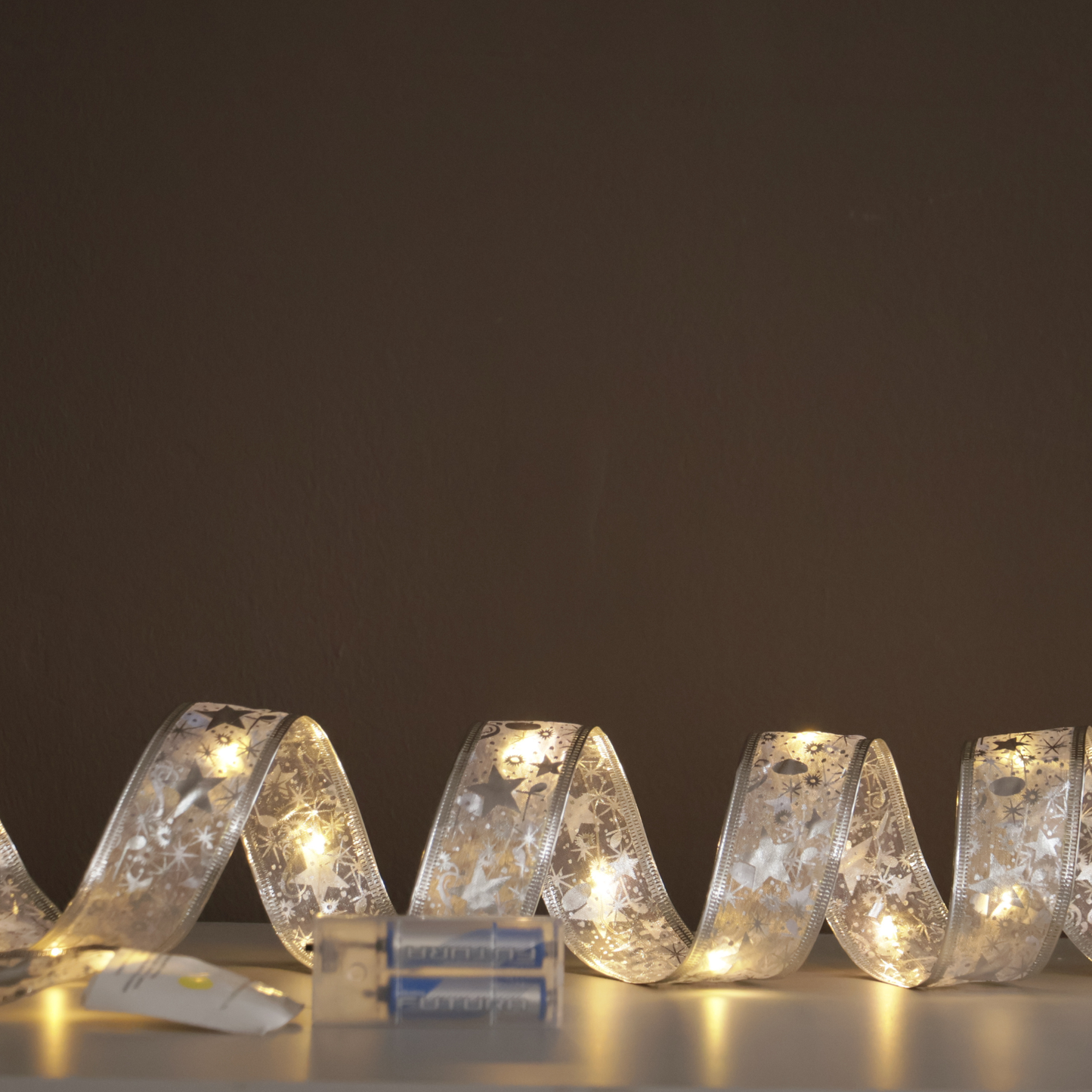Cinta LED Plateada Cálida – 30 Luces