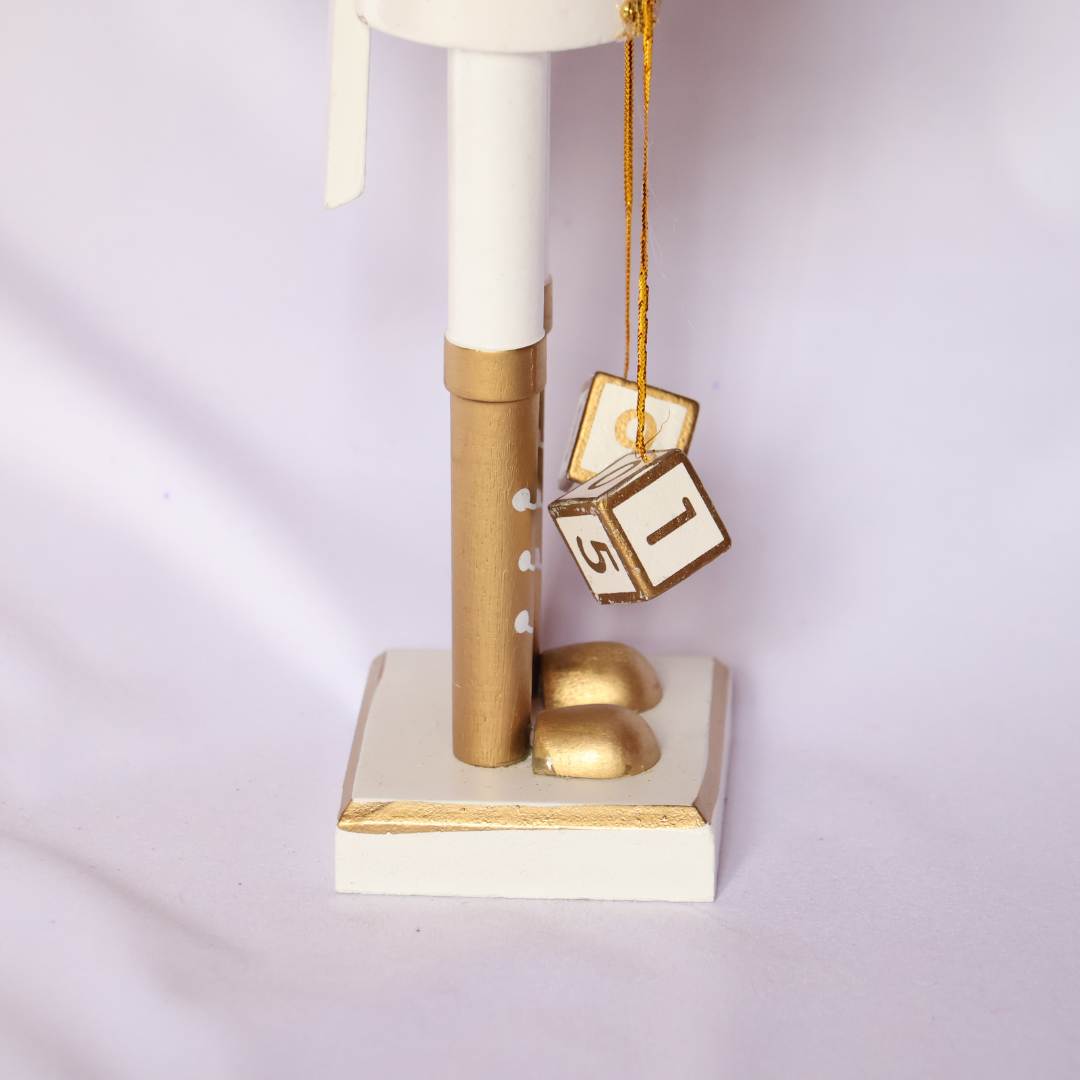 Cascanueces 36cm Dorado Calendario