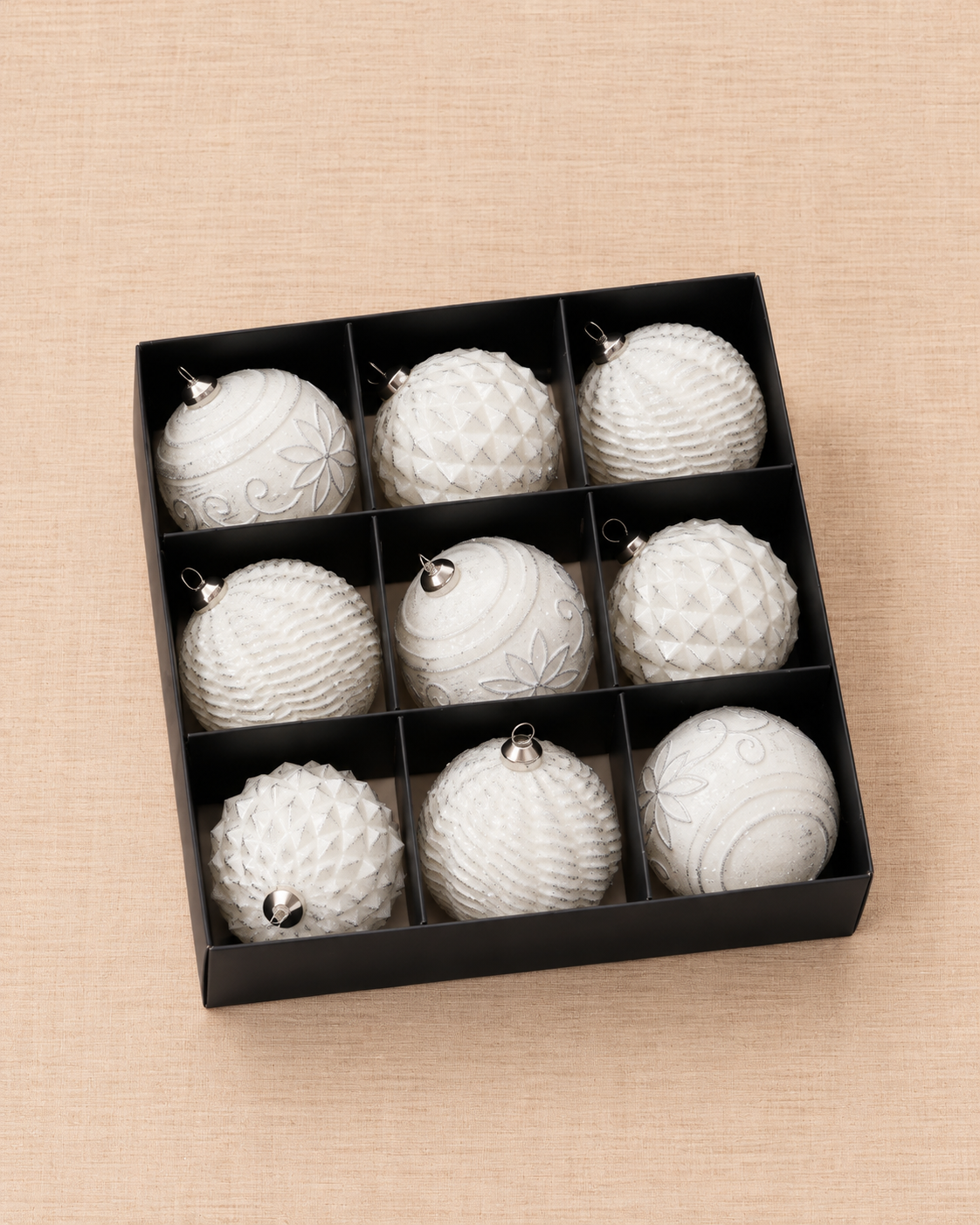Set de Esferas Atelier — Blanco Plateado 9 unid