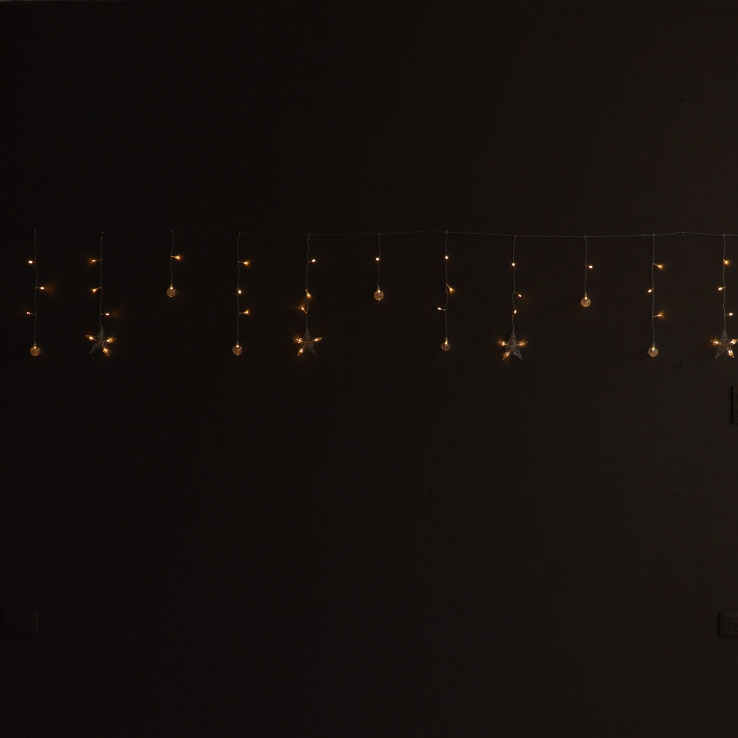 Cascada LED Perla y Estrellas – 60 Luces